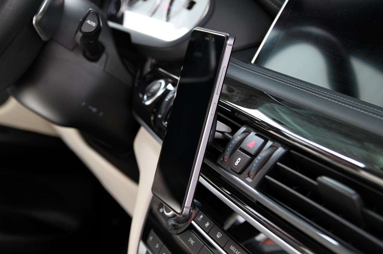 Magnetic phone holder HOLD-01 P / N: 01043