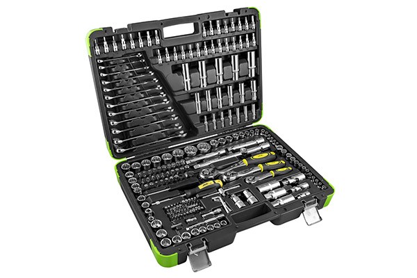 12 CORNER TUBULATION KIT WITH 216 PIECES - CHROME JBM Manufacturer Code: 53619