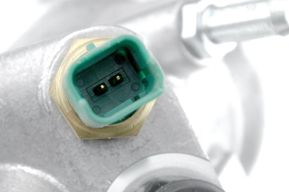 THERMOSTAT with cover compatible ALFA ROMEO 147 1.9JTD/JTDM 01-, FIAT MULTIPLA 1.9JTD 01-/WITH SENSOR/ - CTM-AR-004