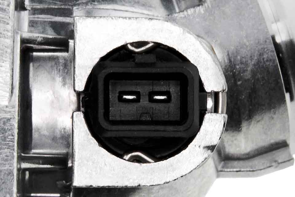 Thermostat with compatible lid BMW 1 E81 130i 06-11, E90 325i, 323i, 328i, 330i, 335i xDrive 04-11, 5 E60 523i, 525i/XI, 530i 05-10, 6 E63 630i 04-10, 7 E65 730i 05-08, X3 E83 2.5SI, 3.0SI 06-08, Z4 2.5SI, 3.0SI 05-09