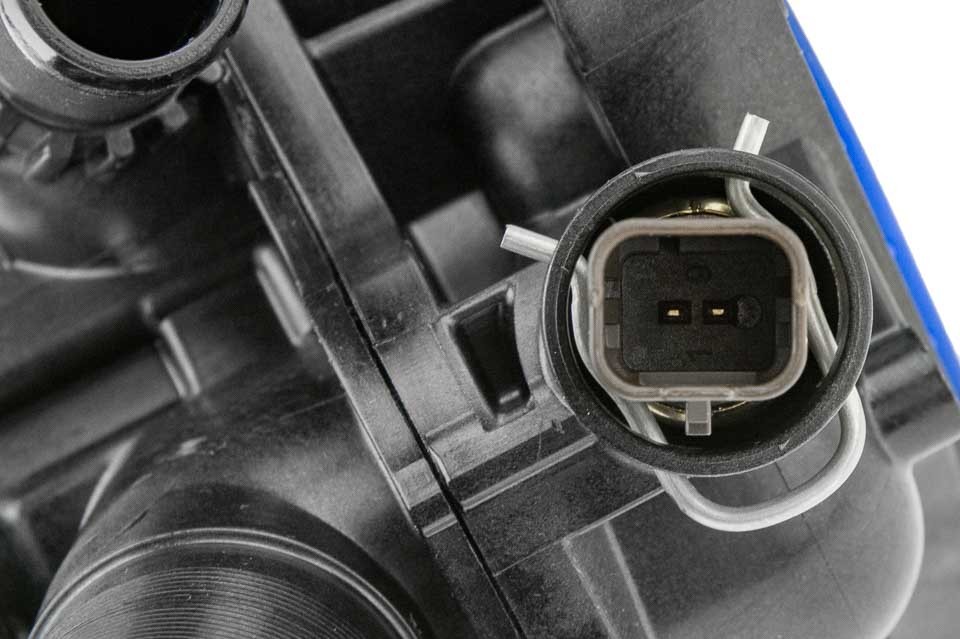 THERMOSTAT with case compatible CITROEN C4 14-, C5 18-, DS3 14-15, DS4 12-15, DS5 12-15, OPEL GRANDLAND 18-, PEUGEOT 208 14-, 3008 14-, 308 14-21, 5008 12- , 508 11-