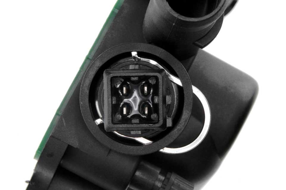 Thermostat with housing compatible RENAULT LAGUNA II 1.9 DCI 01-, KANGOO 1.9 DCI 01-, TRAFIC II 1.9 DCI 01-, OPEL VIVARO 1.9 DTI 01- /WITH SENSOR/ -CTM-RE-003